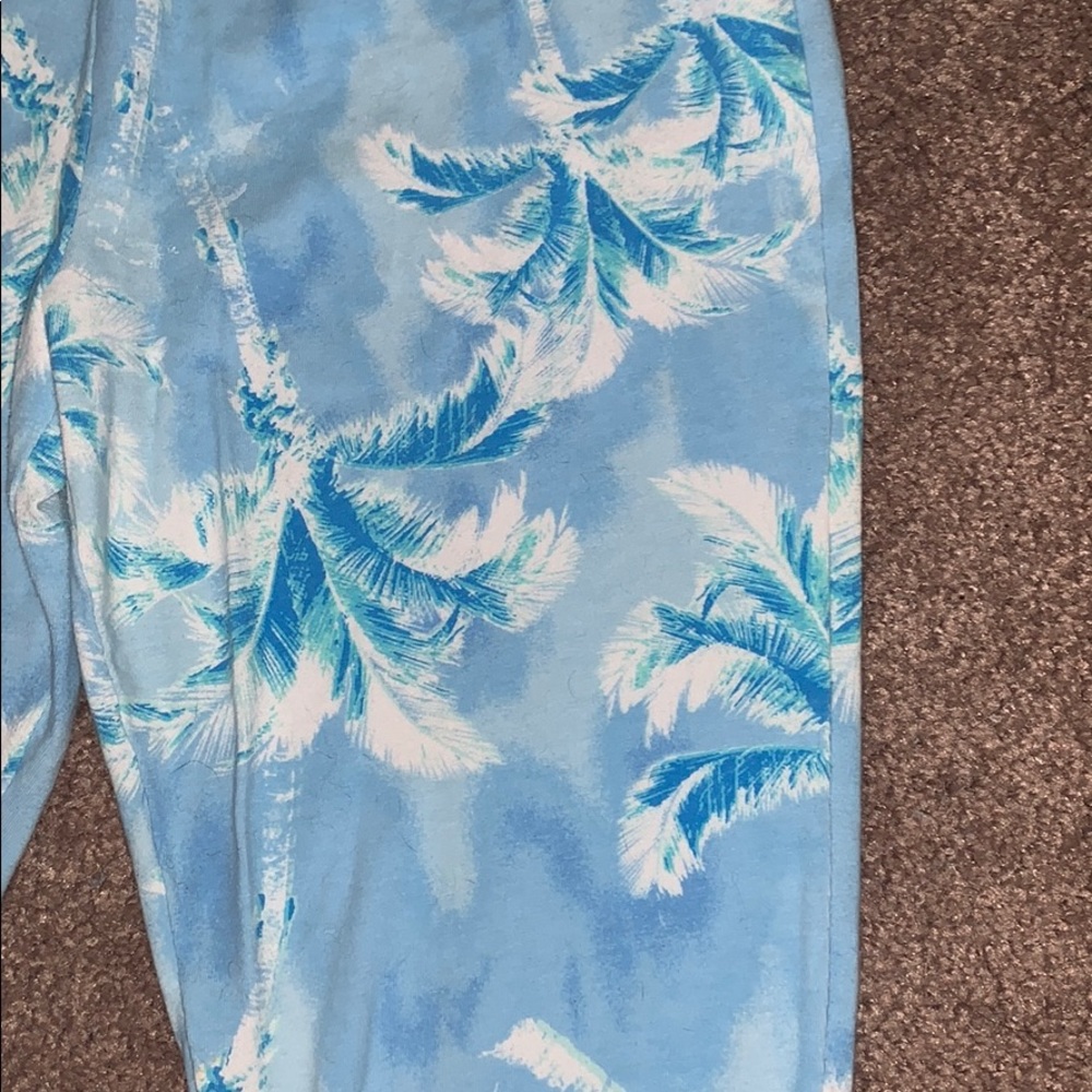 Blue Palm Tree patterned leggings 🌴